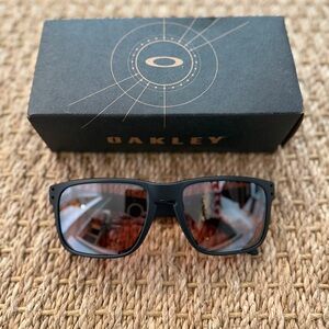 NWT Oakley Holbrook Prizm Golf Sunglasses. Style: 009102-K055. Box included